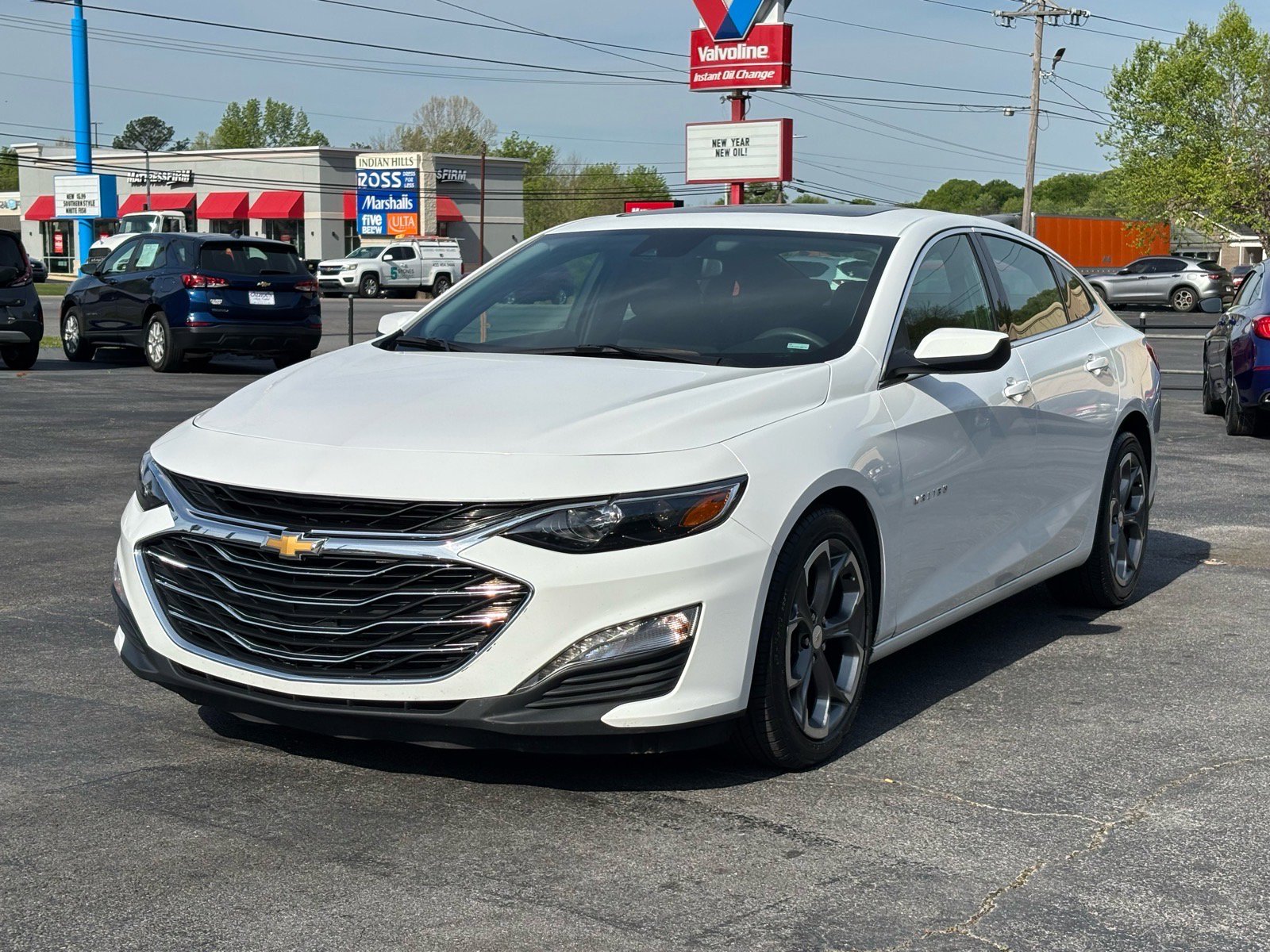 Used 2024 Chevrolet Malibu LT FWD image 2
