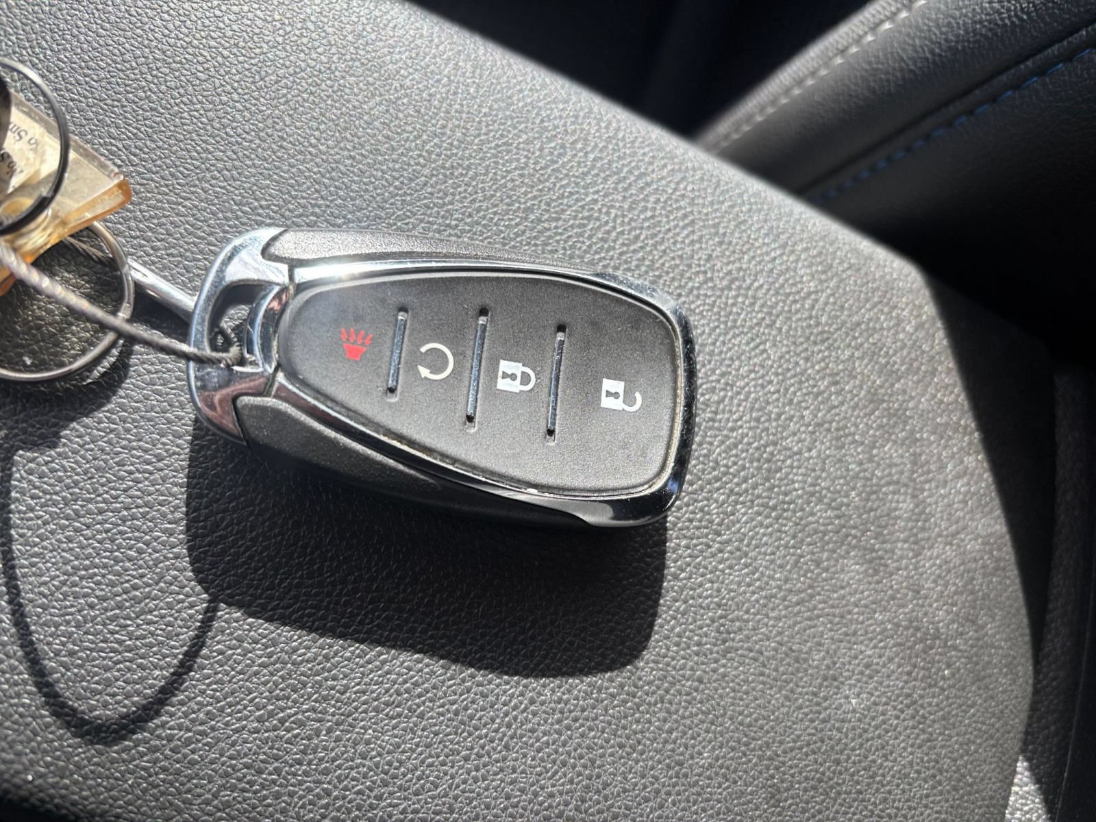 Used 2025 Chevrolet Trax LT FWD image 23