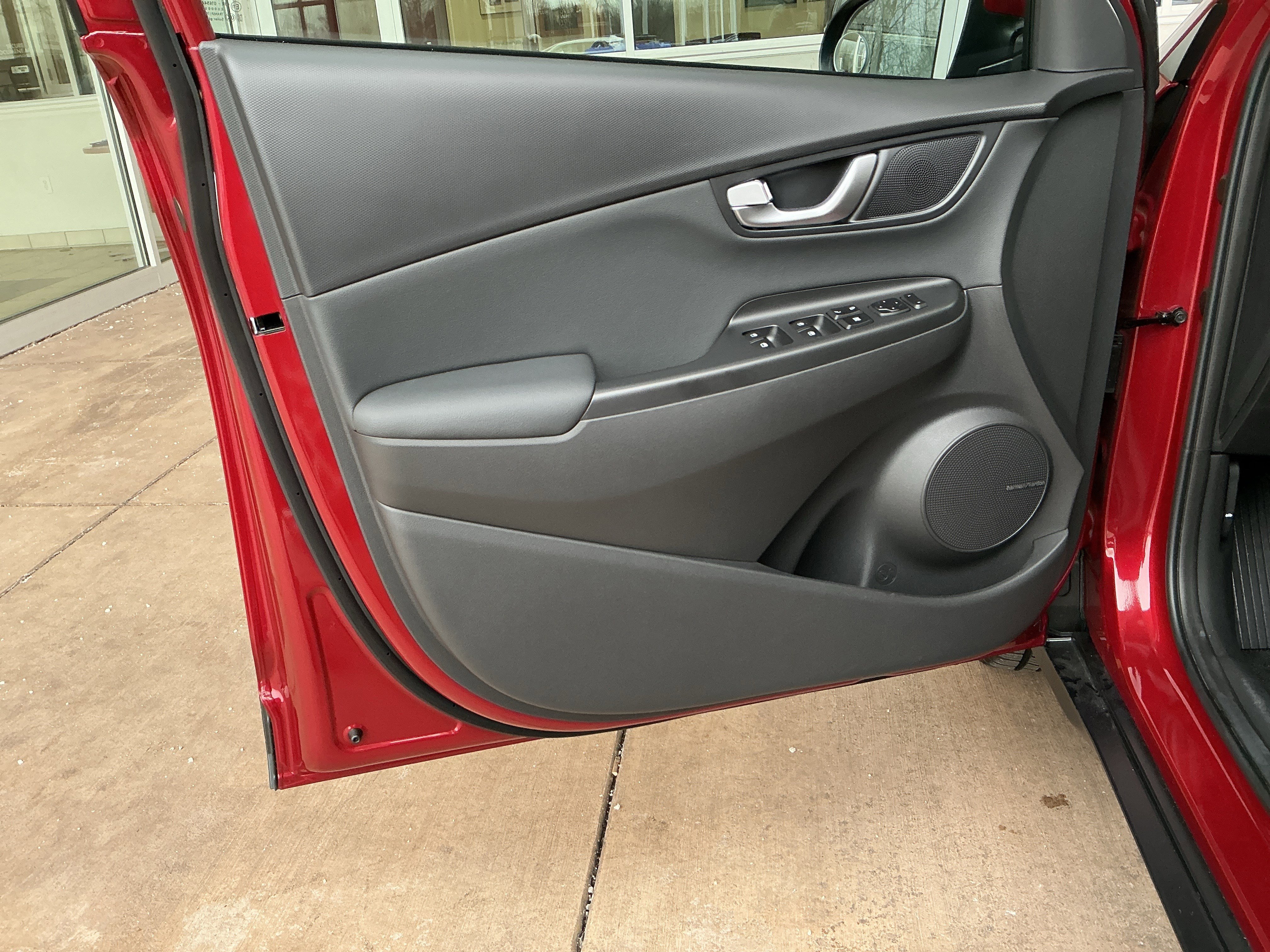 Used 2023 Hyundai Kona Limited image 14