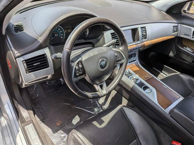 Used 2015 Jaguar XF Premium RWD image 9