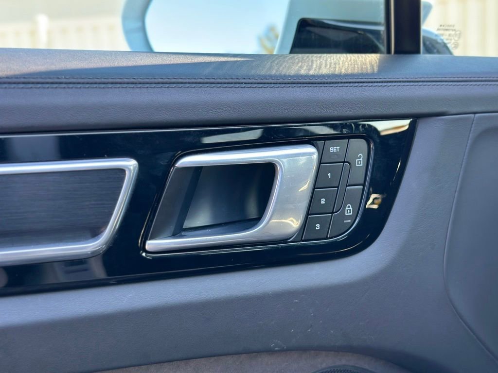 Used 2022 Porsche Cayenne GTS image 18