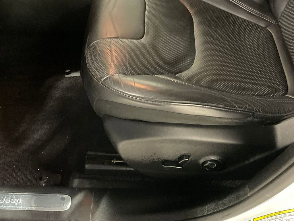 Used 2019 Jeep Cherokee Limited AWD/4WD image 22