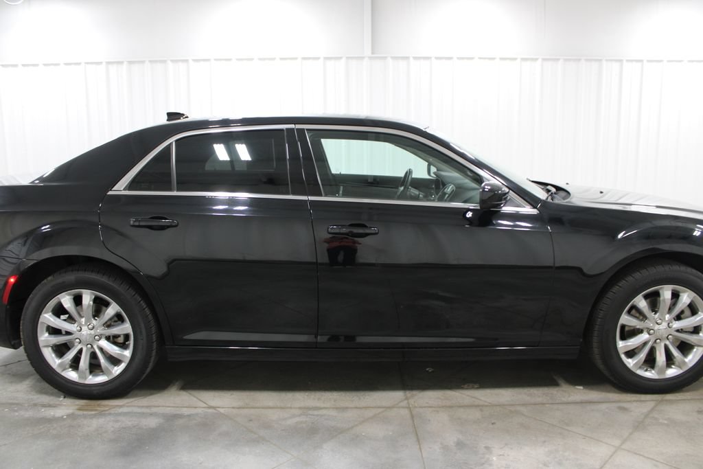 Used 2023 Chrysler 300 Touring AWD/4WD image 11