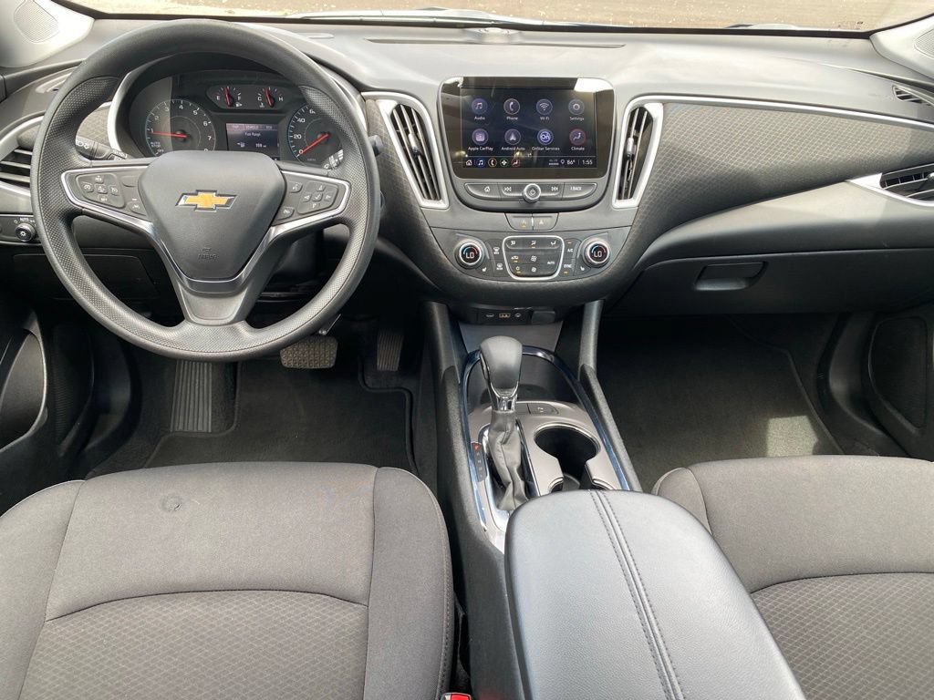 Used 2025 Chevrolet Malibu LT FWD image 4