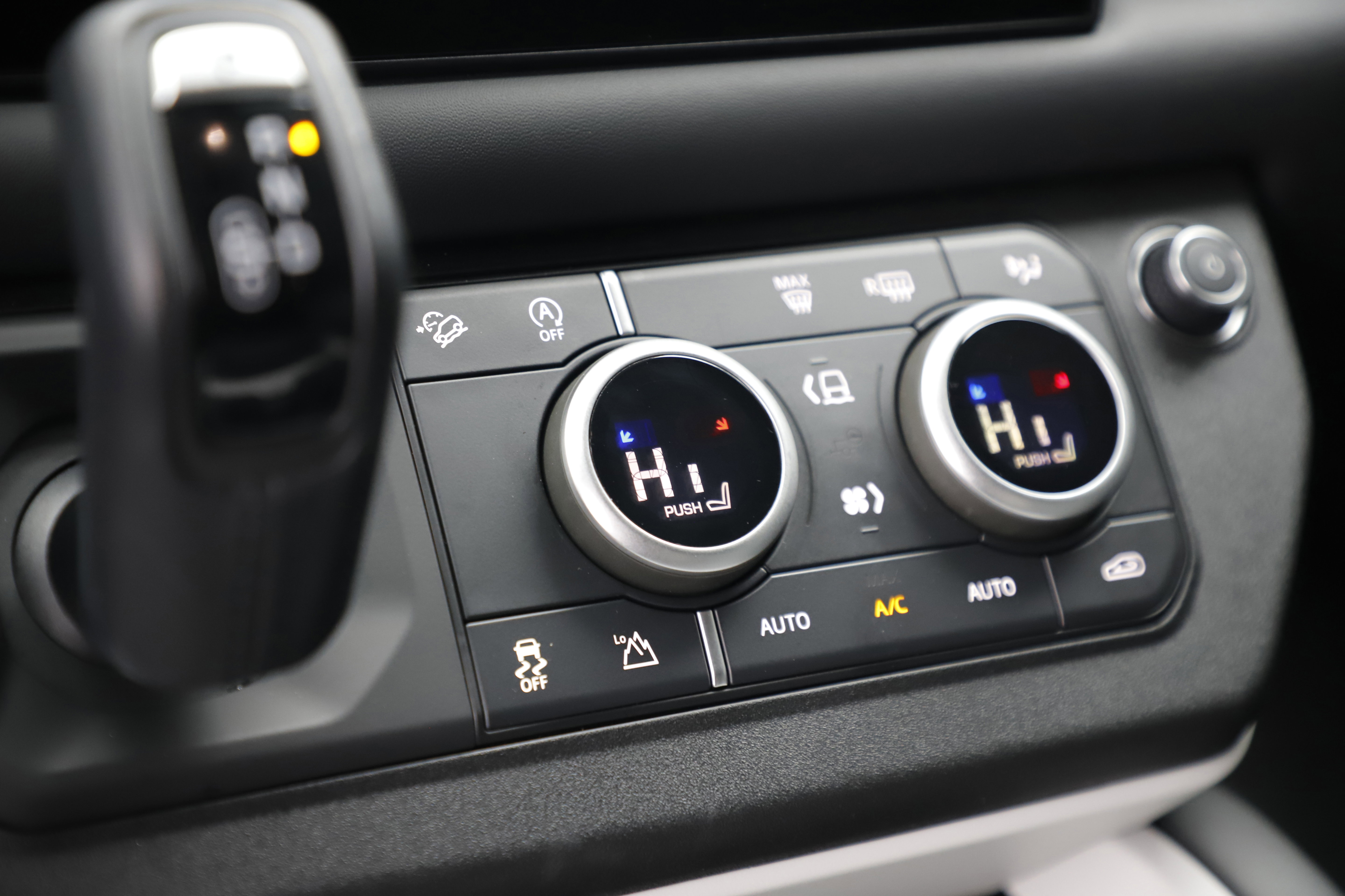 Certified 2025 Land Rover Defender 110 S image 28