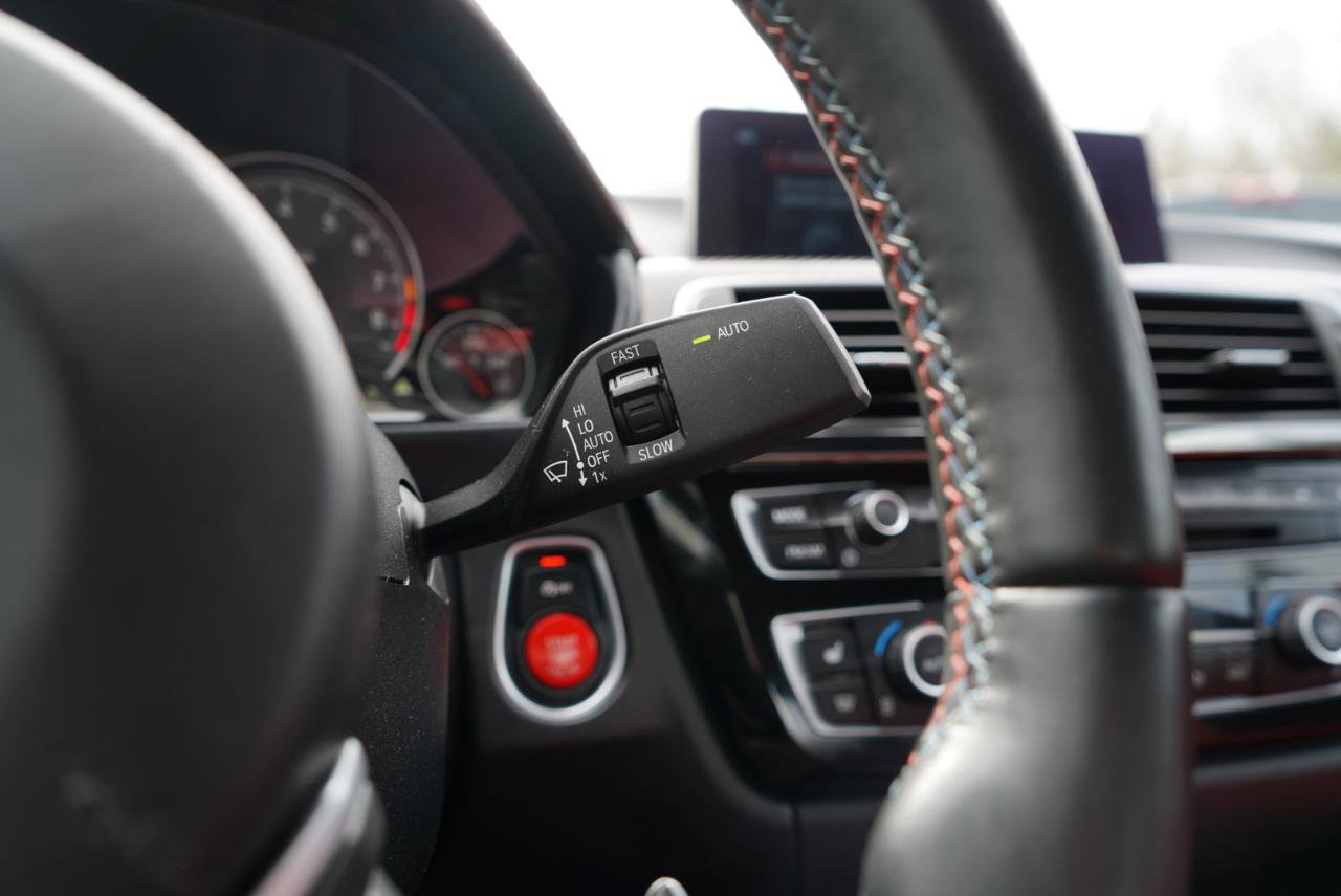 Used 2020 BMW M4 Convertible w/ Executive Package image 28