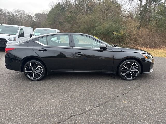 Used 2023 Nissan Altima 2.5 SR image 2