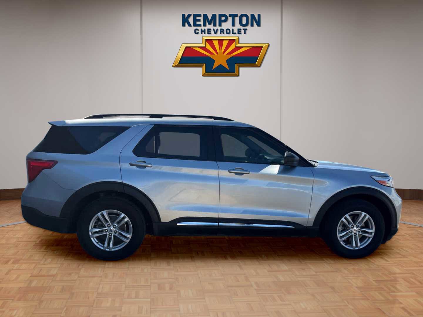 Used 2023 Ford Explorer XLT image 7