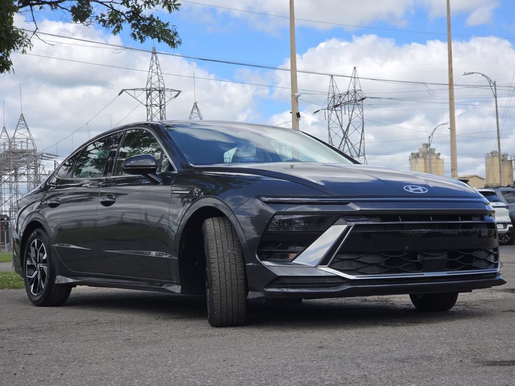 Used 2025 Hyundai Sonata SEL FWD image 11