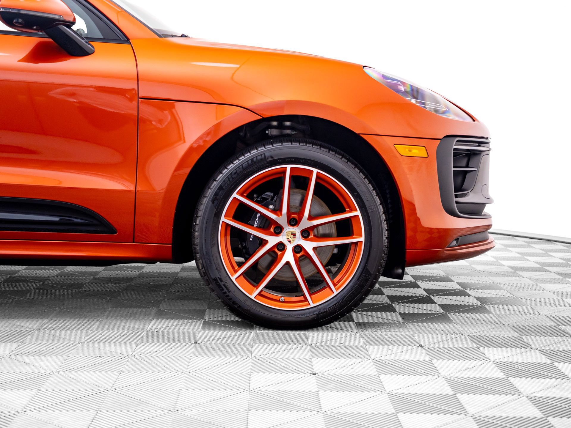 Certified 2023 Porsche Macan S AWD/4WD image 35