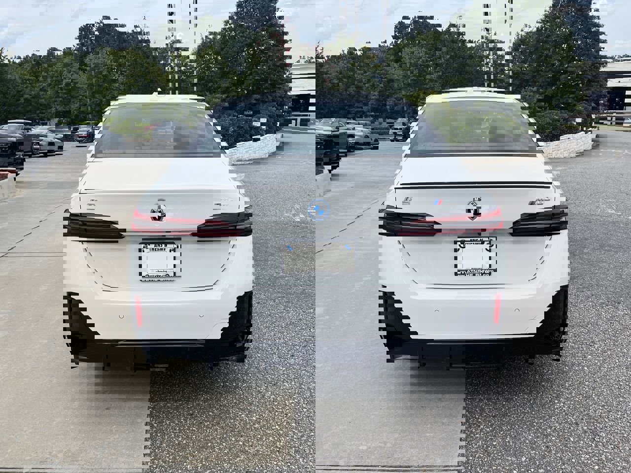 Used 2025 BMW i5 M60 w/ Premium Package image 7