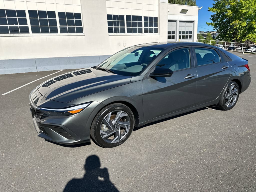 Certified 2025 Hyundai Elantra Sport FWD image 2