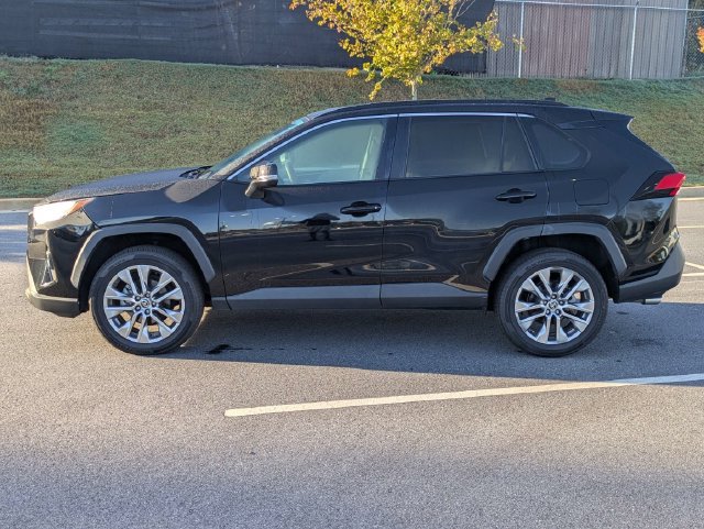 Used 2022 Toyota RAV4 XLE Premium FWD image 7
