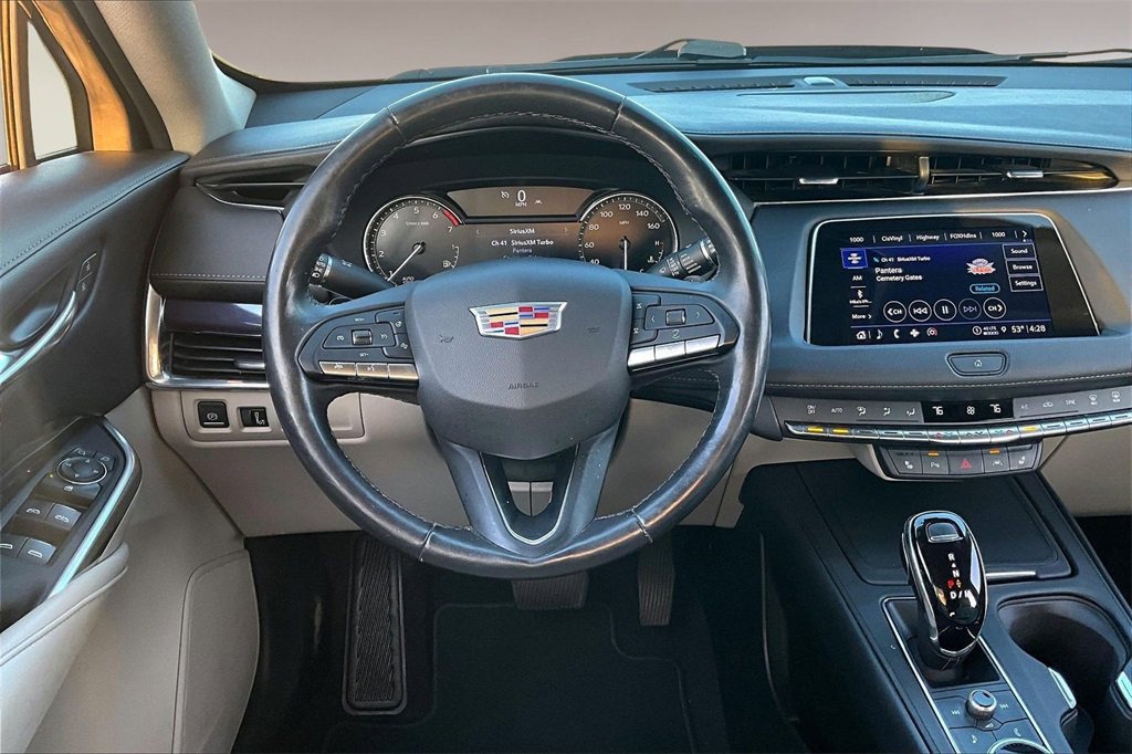 Used 2023 Cadillac XT4 Luxury w/ Cold Weather Package image 5