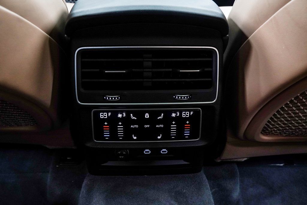 Used 2024 Audi Q8 Prestige w/ Prestige Package image 19