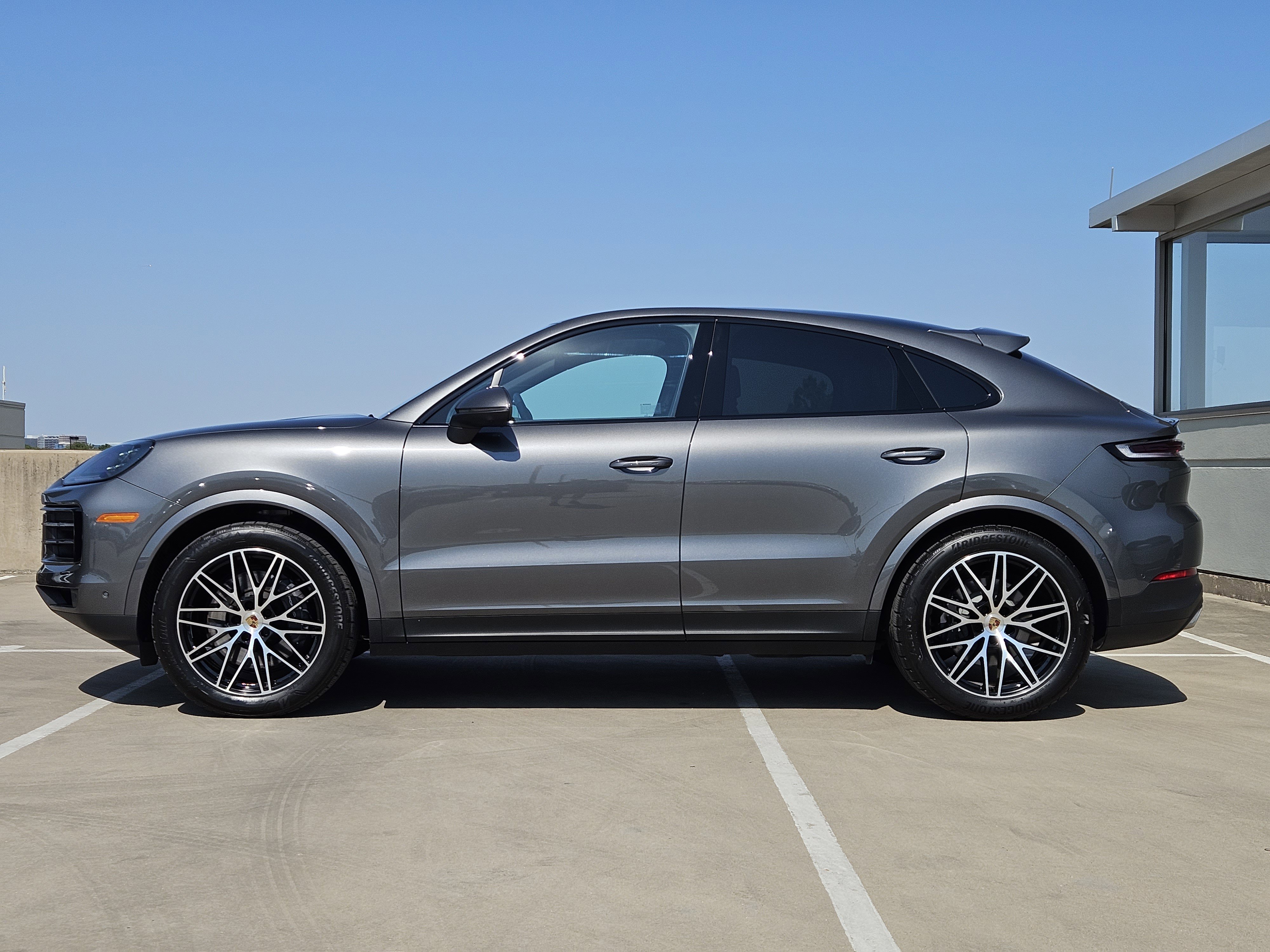 Certified 2025 Porsche Cayenne Coupe image 2