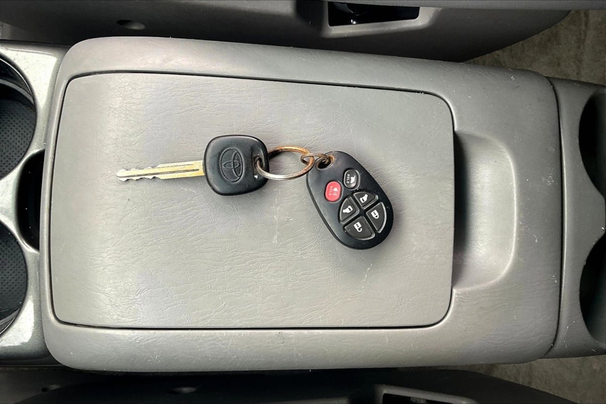 Used 2006 Toyota Sienna XLE Limited AWD/4WD image 35