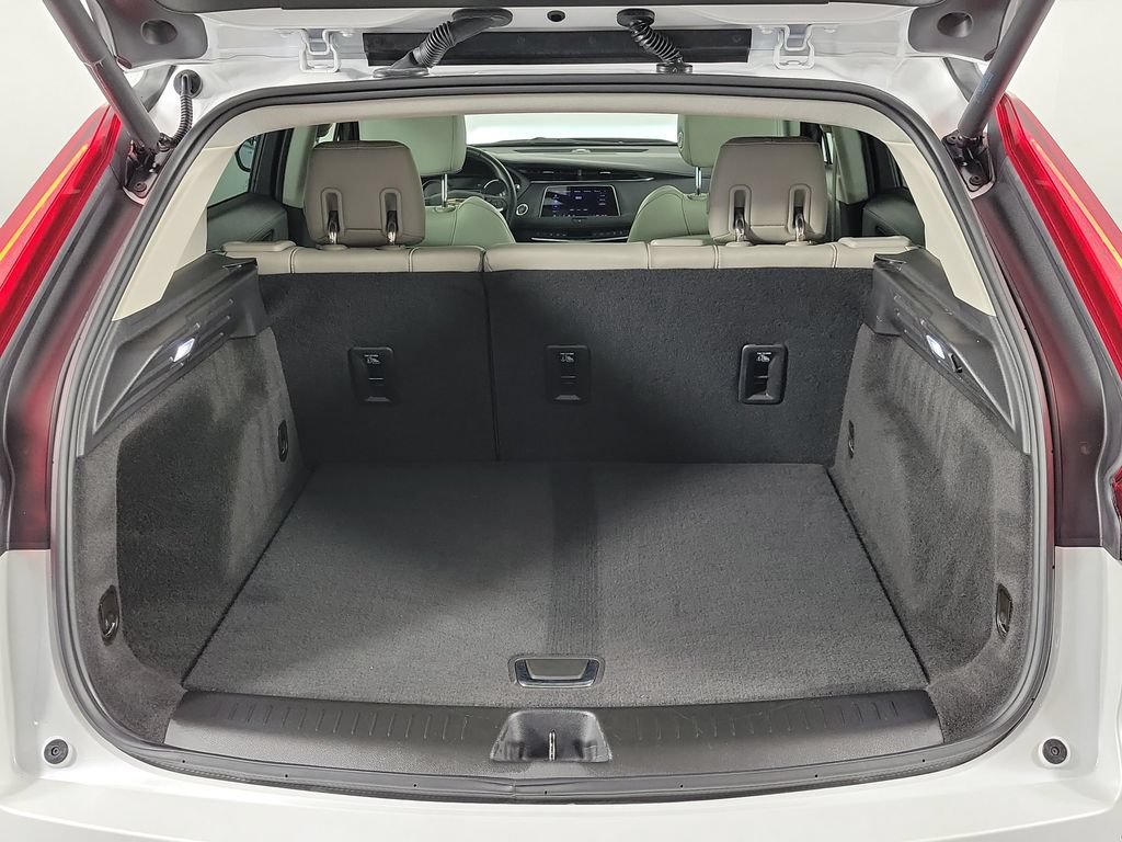 Used 2023 Cadillac XT4 Luxury w/ Driver Awareness Package FWD image 8