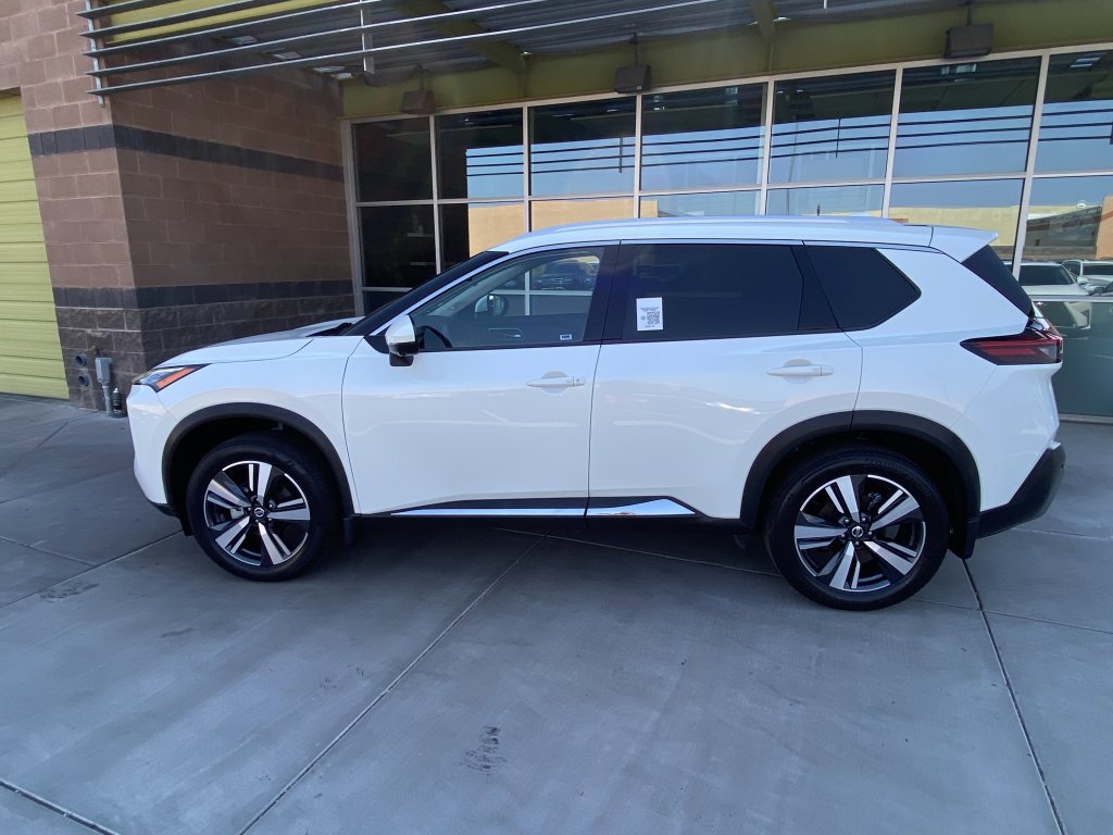 Used 2021 Nissan Rogue SL w/ Premium Package image 2