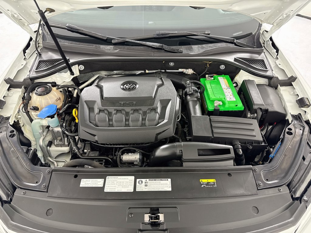 Used 2018 Volkswagen Passat 2.0T R-Line w/ R-Line Lighting Package FWD image 29