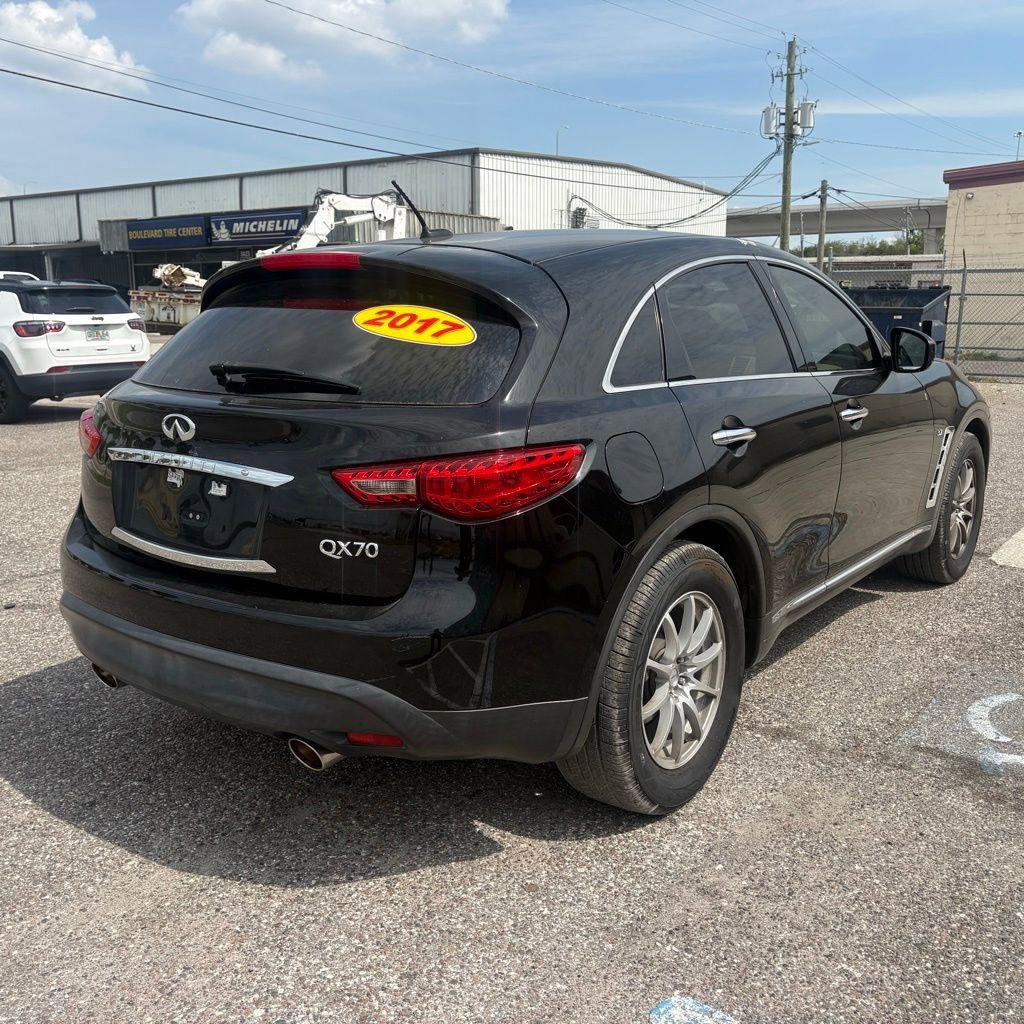 Used 2017 INFINITI QX70 2WD image 2