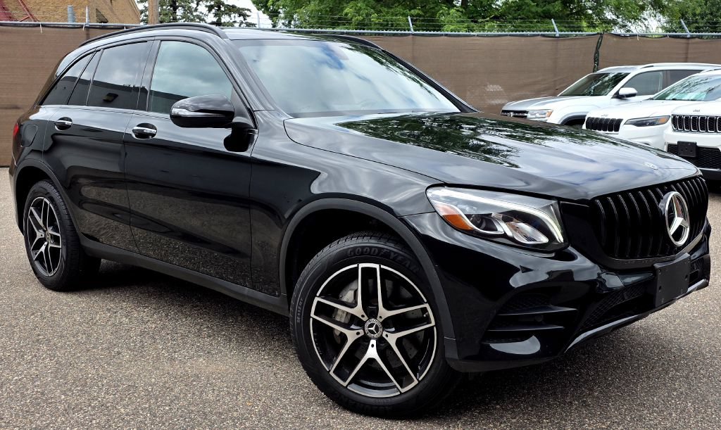 Used 2019 Mercedes-Benz GLC 300 4MATIC w/ AMG Line image 1