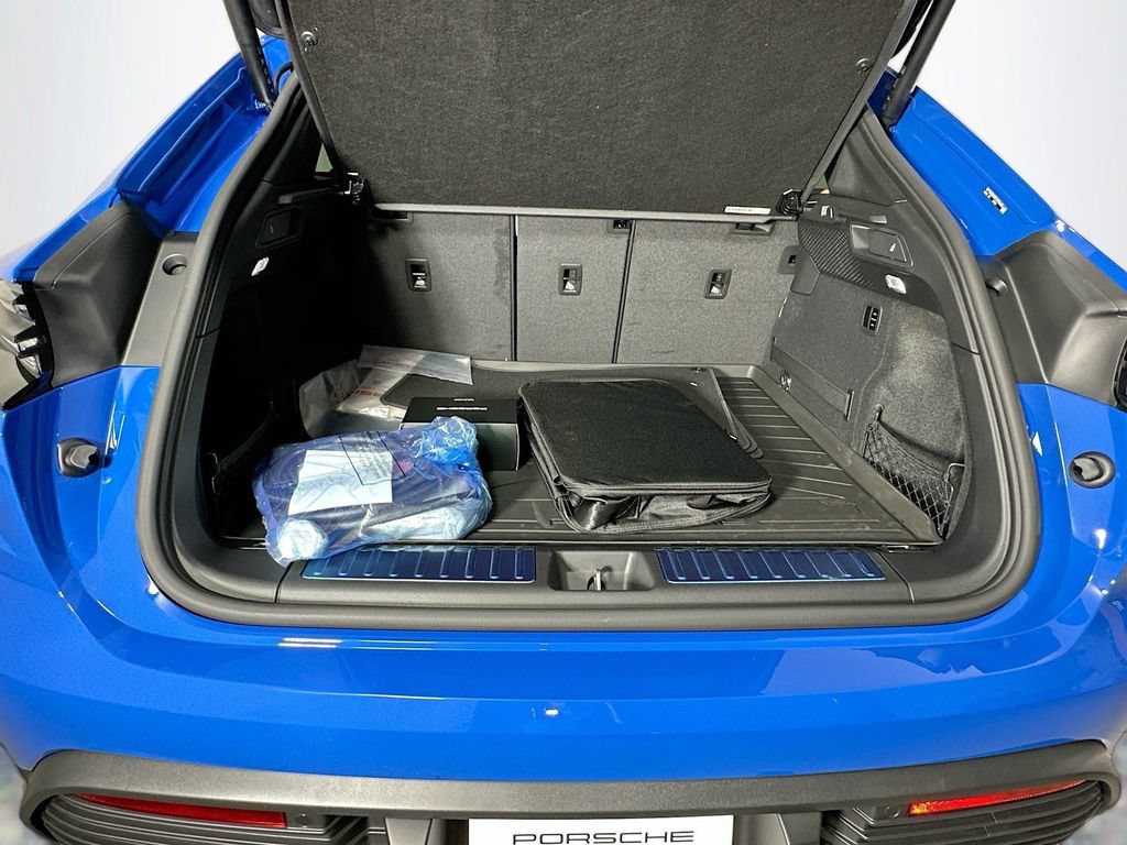 Certified 2026 Porsche Macan Electric RWD image 28