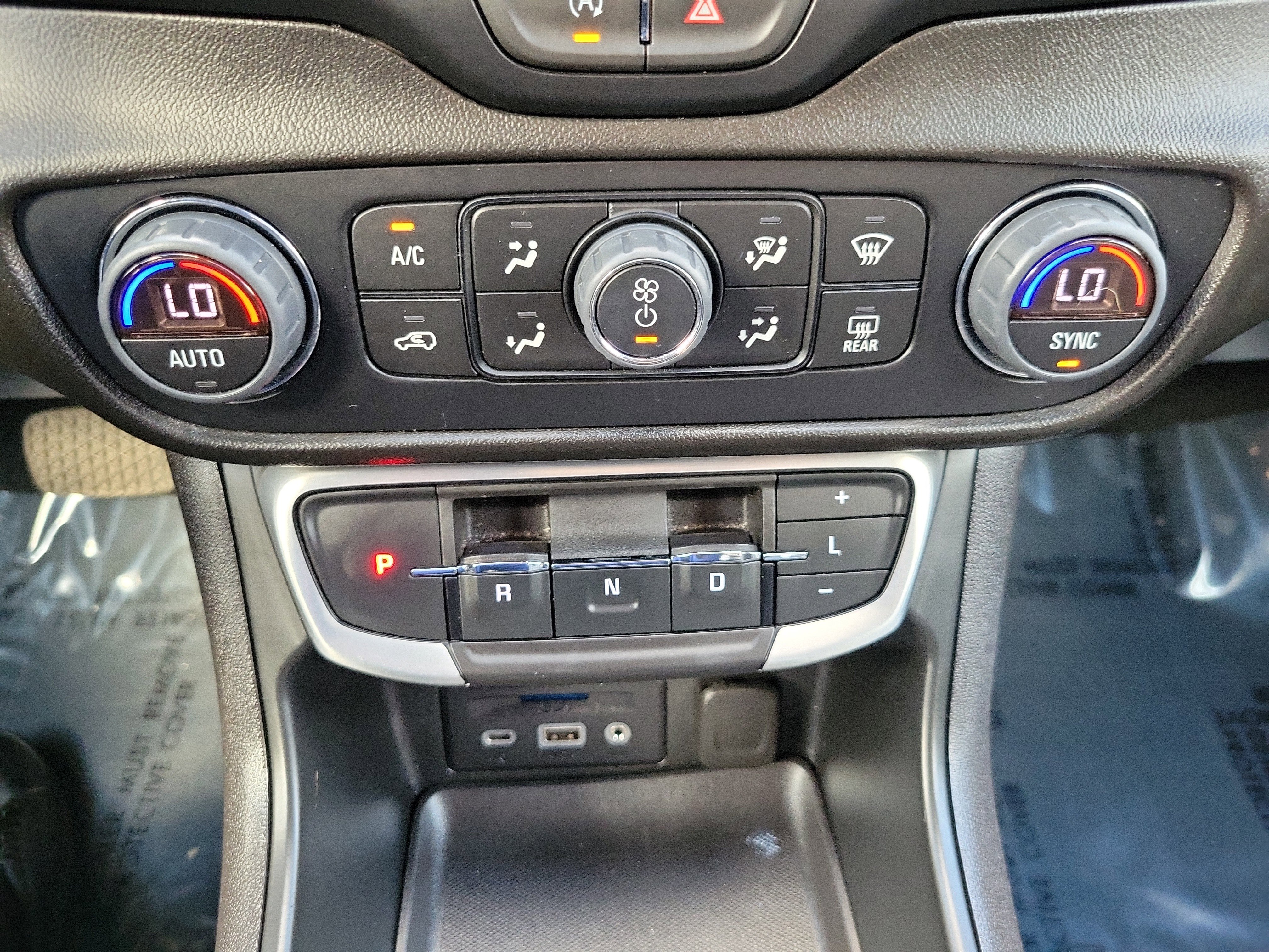 Used 2024 GMC Terrain SLT FWD image 23