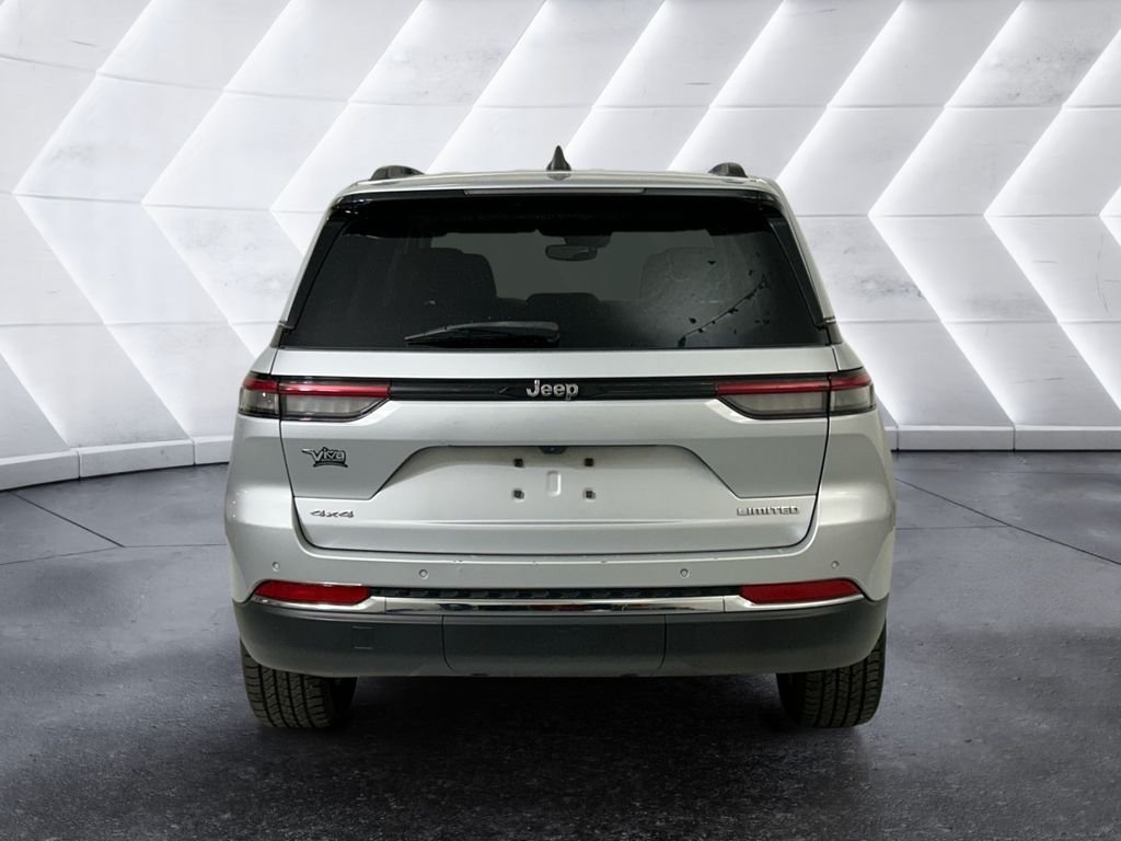 Used 2023 Jeep Grand Cherokee Limited AWD/4WD image 5
