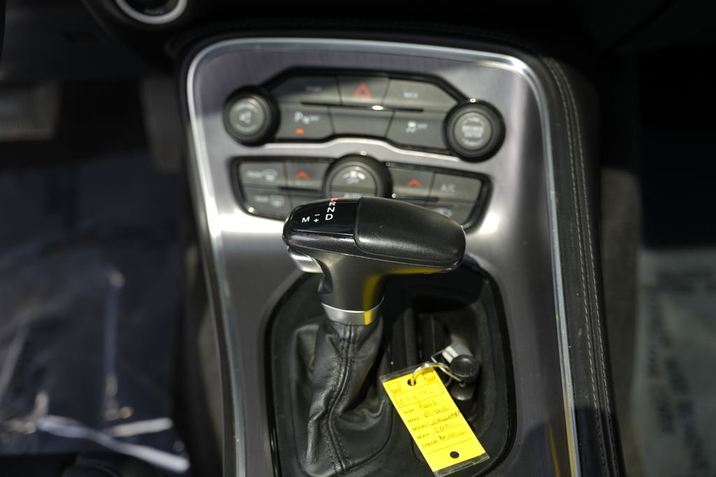 Used 2015 Dodge Challenger SXT image 29