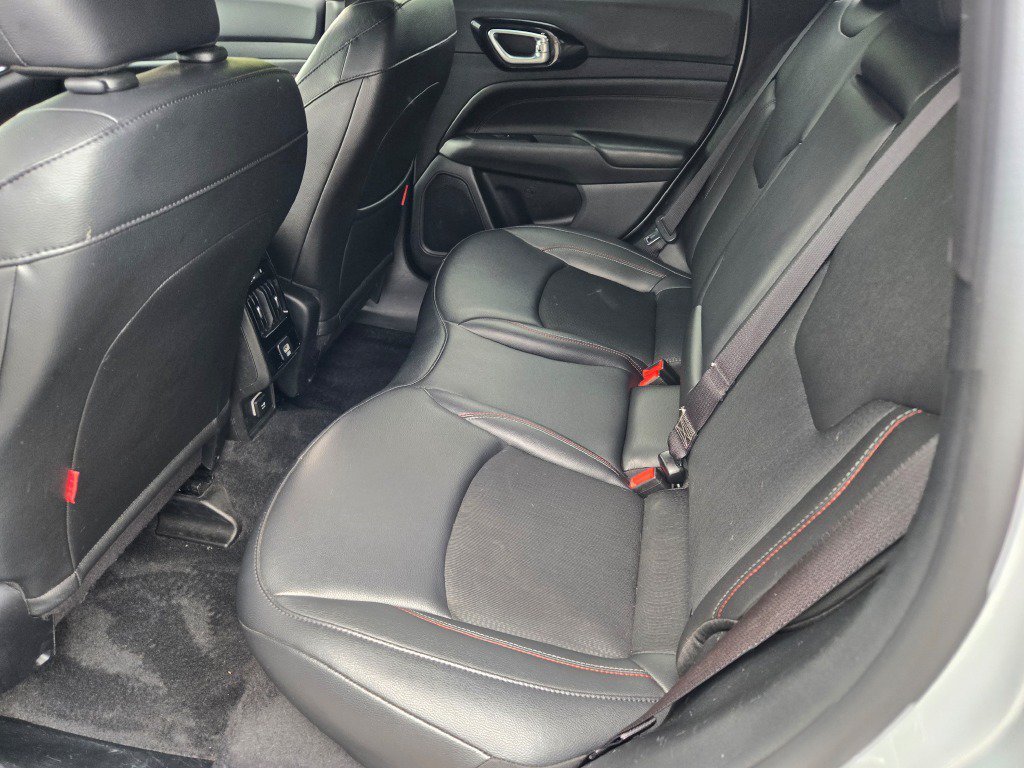 Used 2025 Jeep Compass Trailhawk AWD/4WD image 17