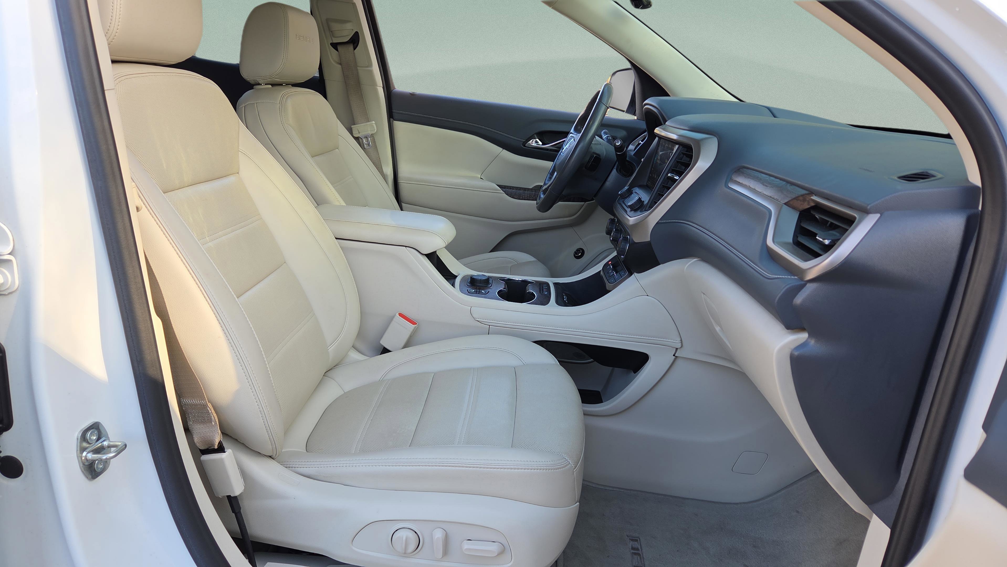 Used 2021 GMC Acadia Denali w/ Denali Technology Package image 22