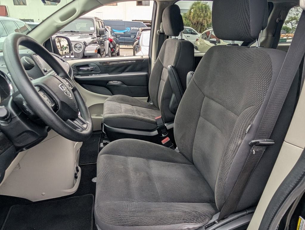 Used 2018 Dodge Grand Caravan SE image 10
