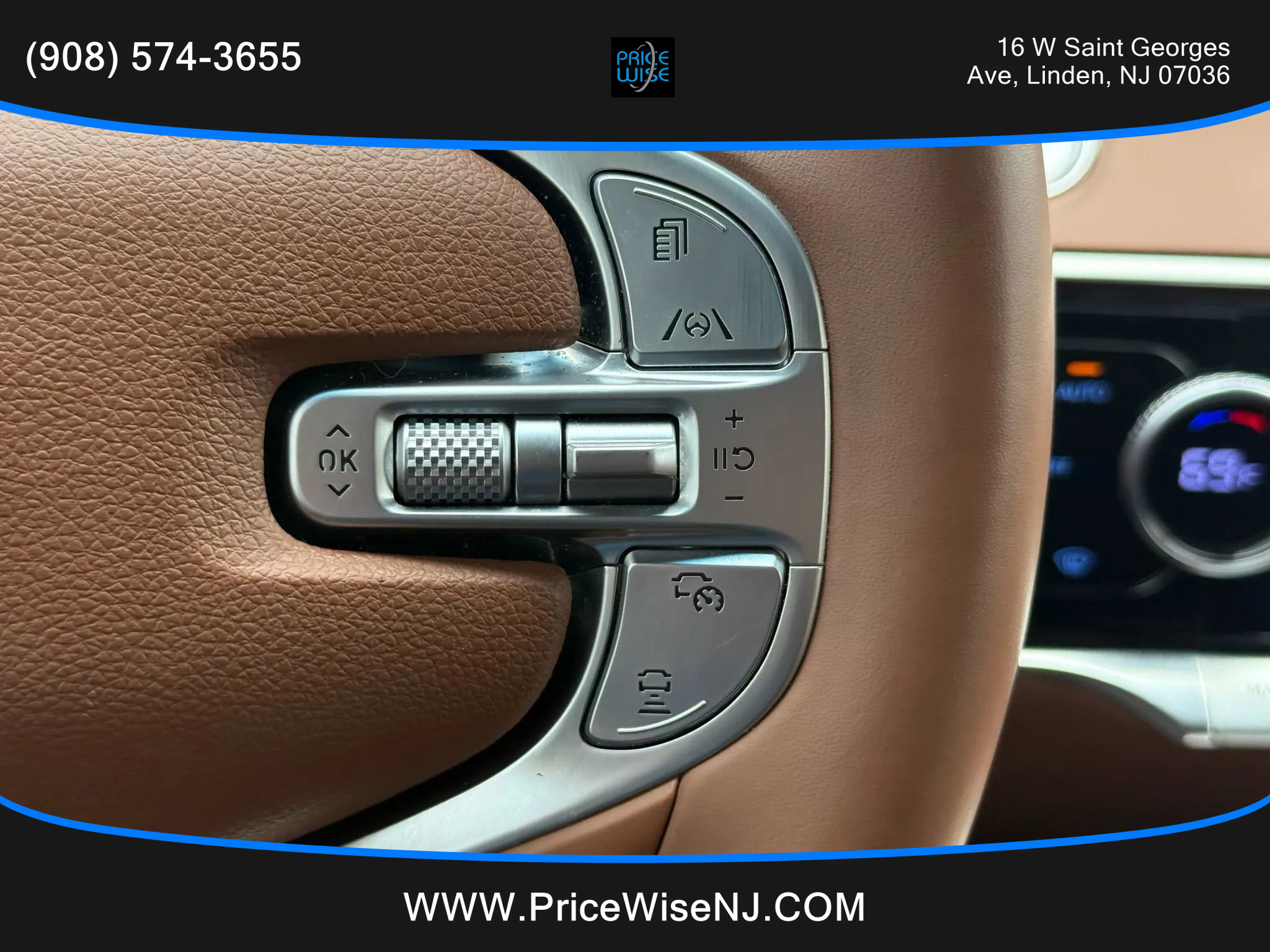 Used 2022 Genesis GV70 2.5T w/ Advanced Package image 13