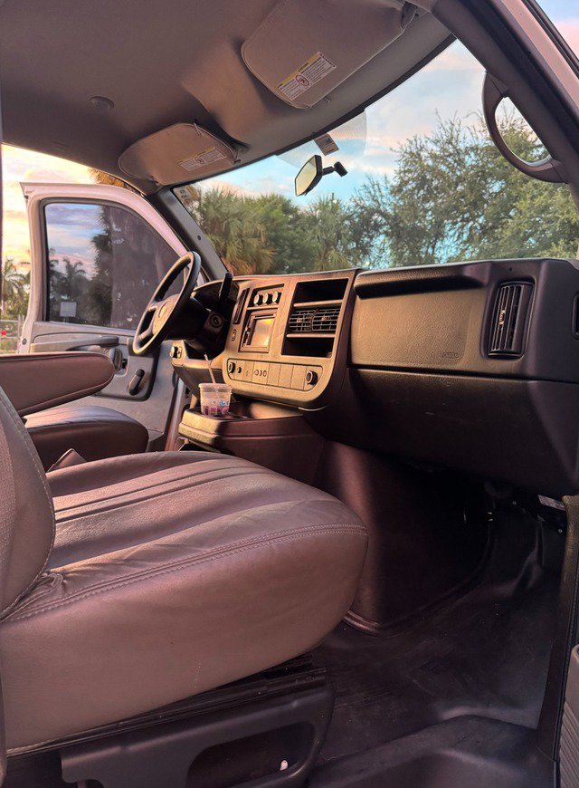 Used 2013 Chevrolet Express 2500 RWD image 32