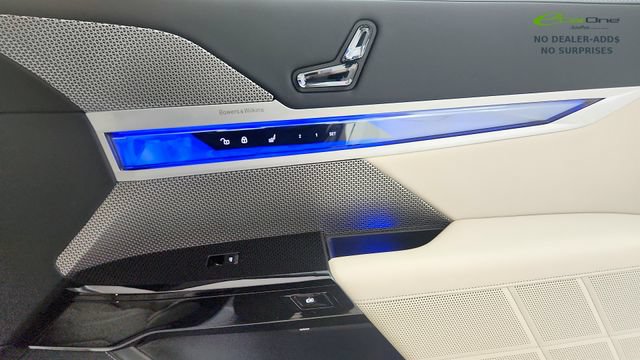 Used 2023 BMW i7 xDrive60 AWD/4WD image 38
