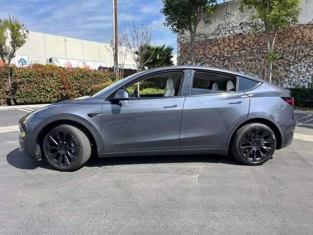 Used 2022 Tesla Model Y Long Range image 4