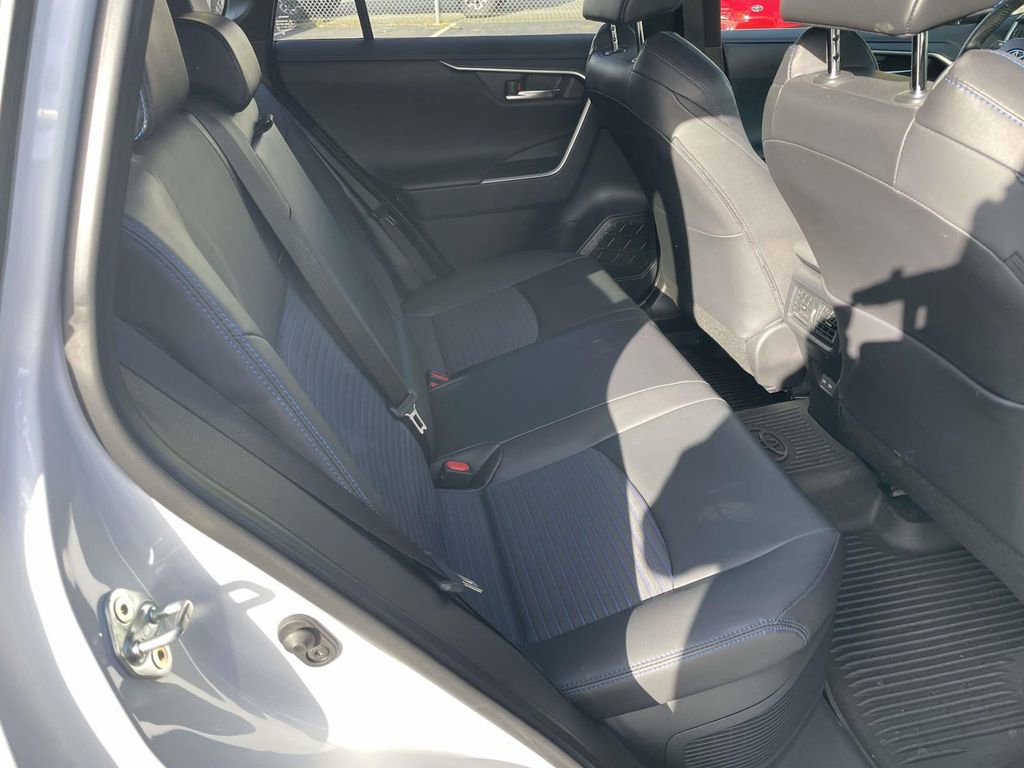 Used 2025 Toyota RAV4 XSE AWD/4WD image 44