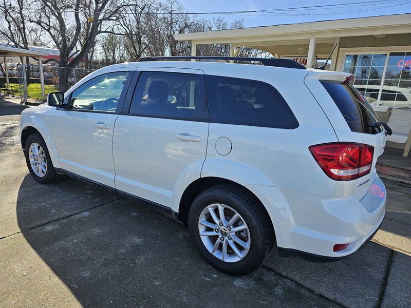 Used 2015 Dodge Journey SXT w/ Flexible Seating Group image 3
