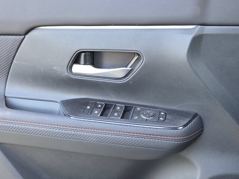 Used 2025 Nissan Kicks SR FWD image 27
