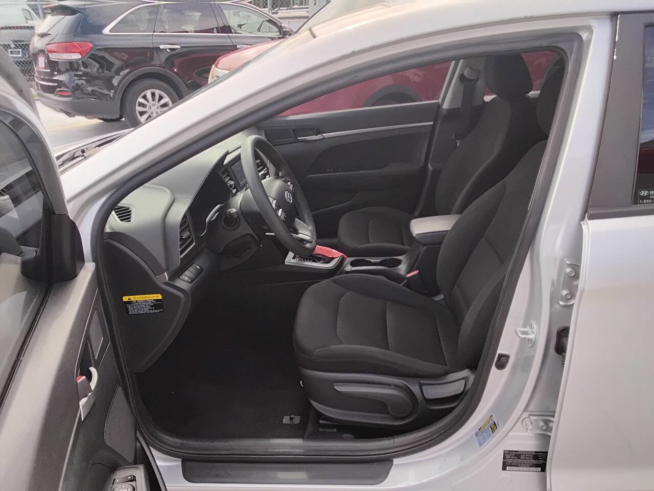 Used 2019 Hyundai Elantra SE w/ Cargo Package FWD image 11