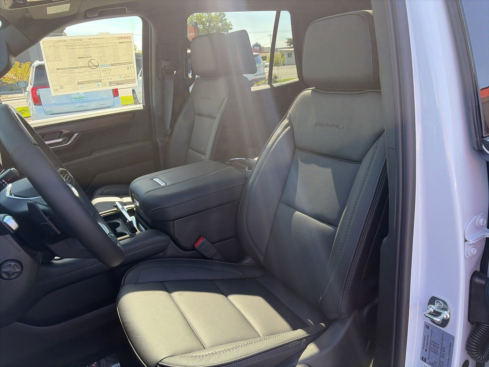 New 2026 GMC Yukon Denali w/ Denali Reserve Package AWD/4WD image 22
