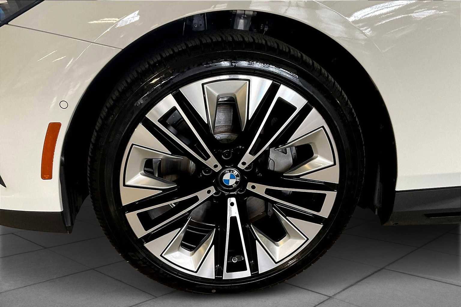 Used 2026 BMW i5 eDrive40 RWD image 11