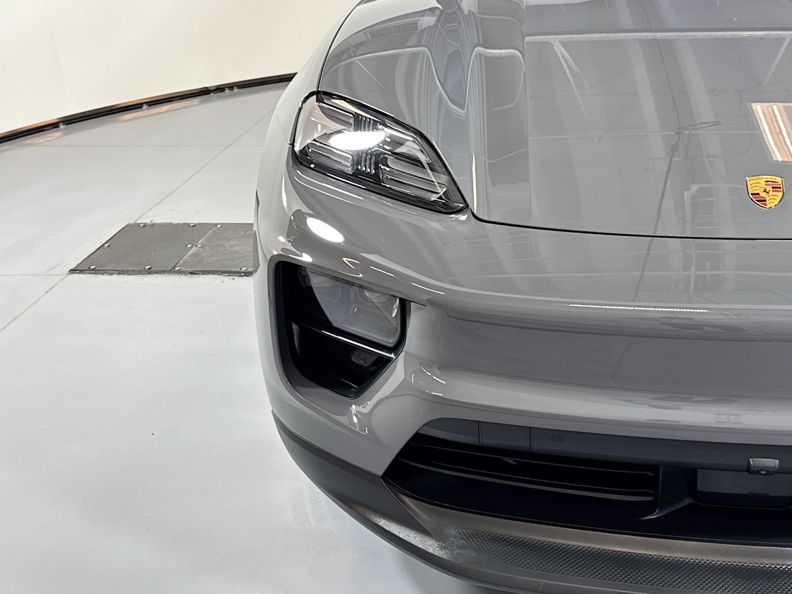 Certified 2025 Porsche Macan 4S Electric image 28