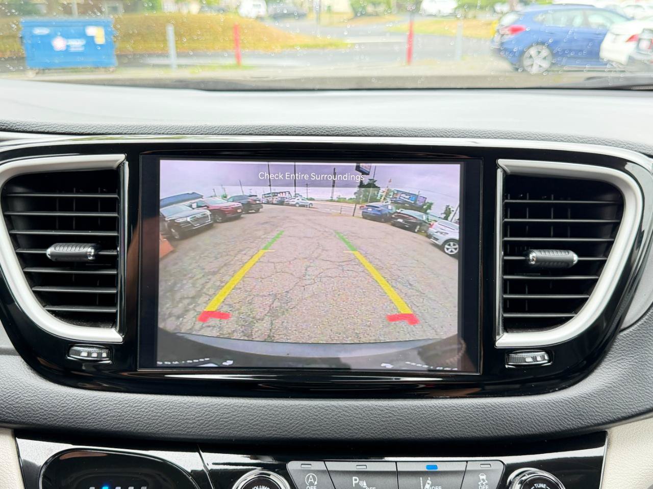 Used 2023 Chrysler Pacifica Touring-L FWD image 76