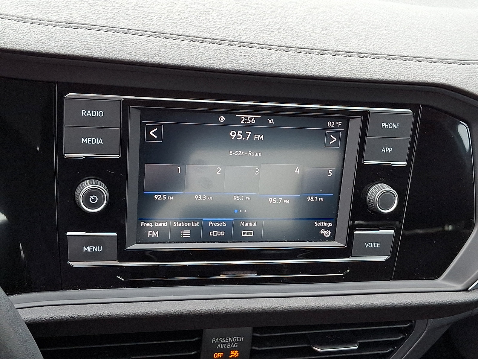 Used 2023 Volkswagen Jetta SE FWD image 17