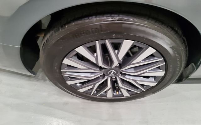 Used 2025 Nissan Altima 2.5 SV FWD image 31