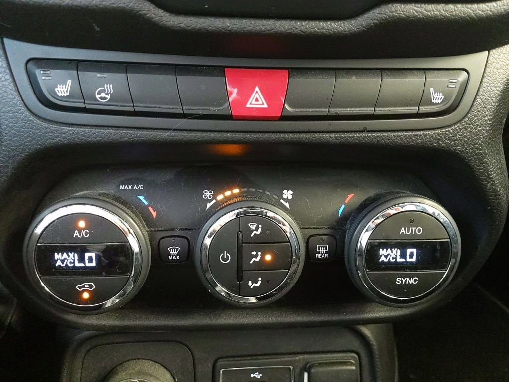 Used 2016 Jeep Renegade Latitude w/ Popular Equipment Group AWD/4WD image 22