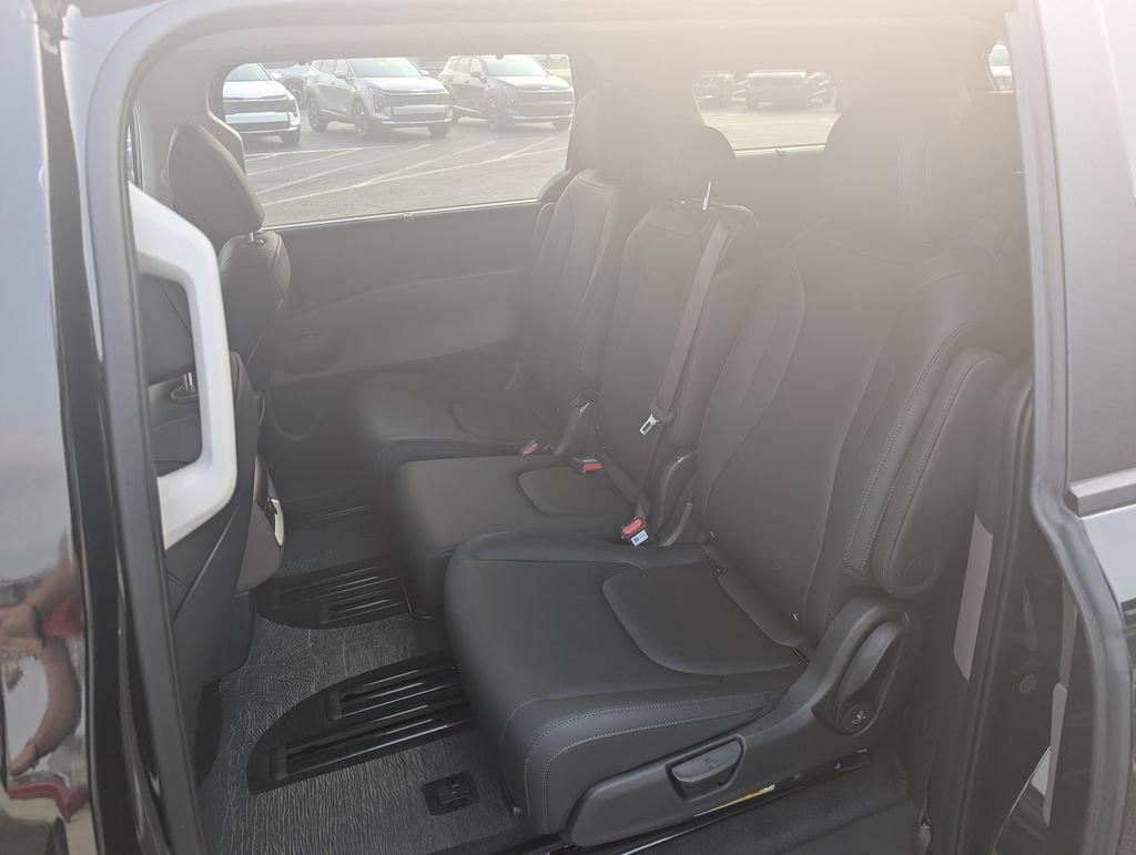 New 2026 Kia Carnival EX FWD image 9