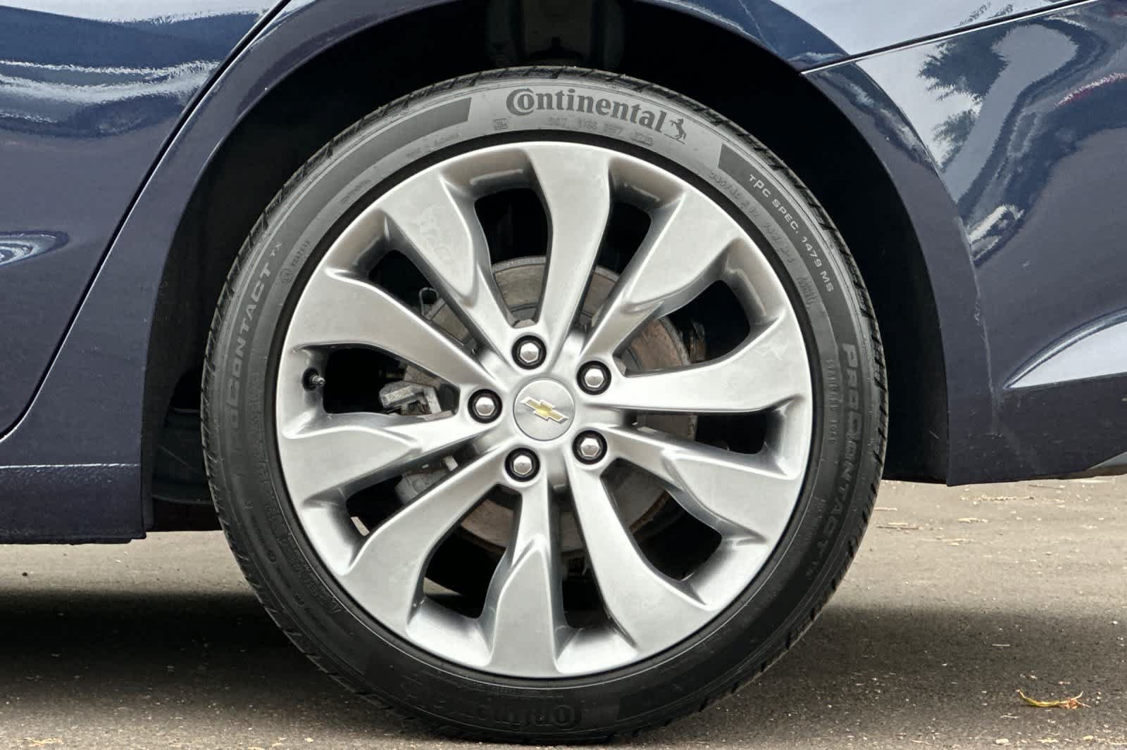 Used 2017 Chevrolet Malibu Premier w/ Premier Sun and Wheel Package FWD image 26